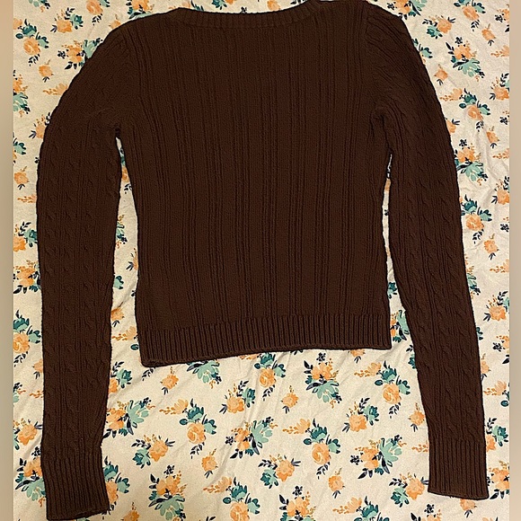 Cable-Knit Icon V-Neck Sweater - Picture 4 of 4